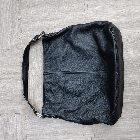 (T2)Kooba Leather Shoulder Bag - Picture 1 of 10